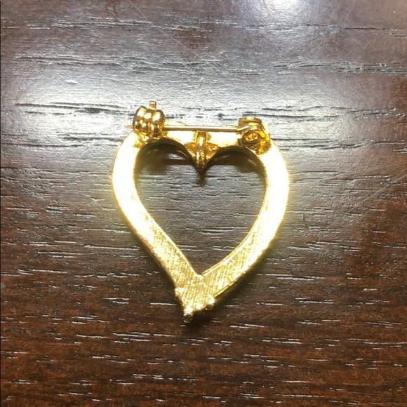 🛼Vintage Gold Tone Heart Pin - Picture 4 of 4